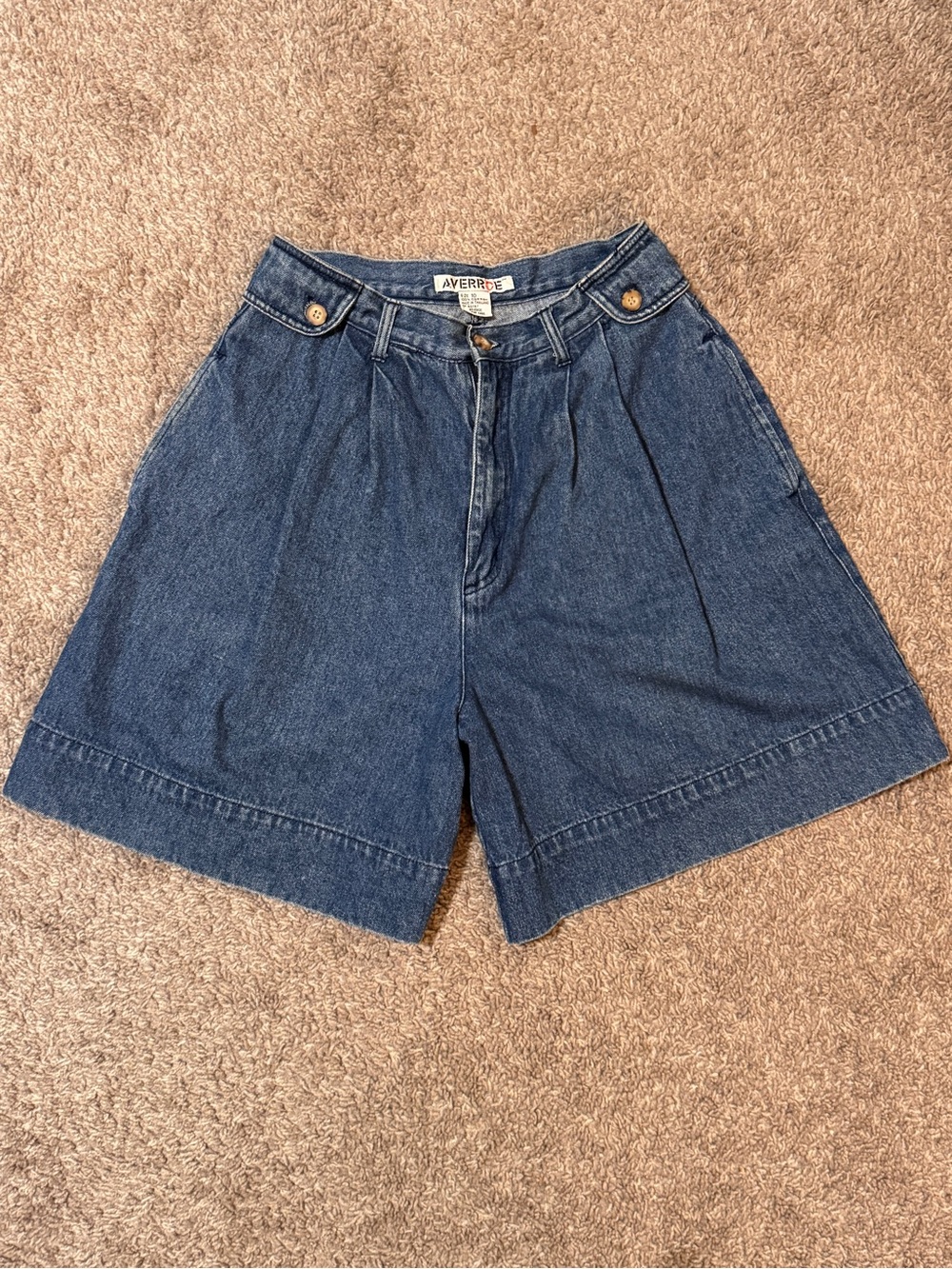 Vintage AVERIDGE 90’s Pleated Jean Shorts